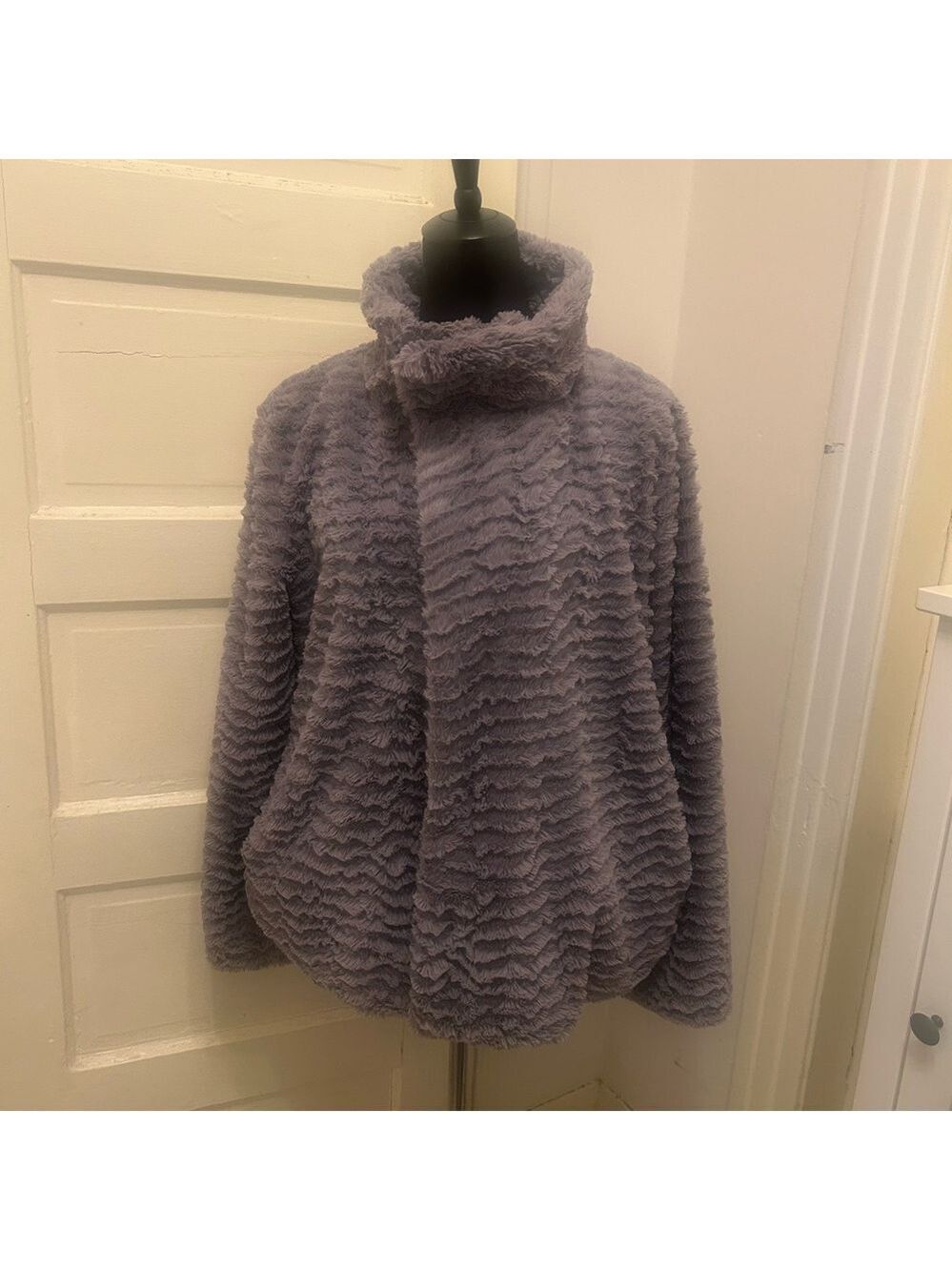 Patagonia Cozy Faux Fur Jacket in Gray XL Athleisure Streetwear